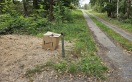 Foto: Karton mit diversem Müll 